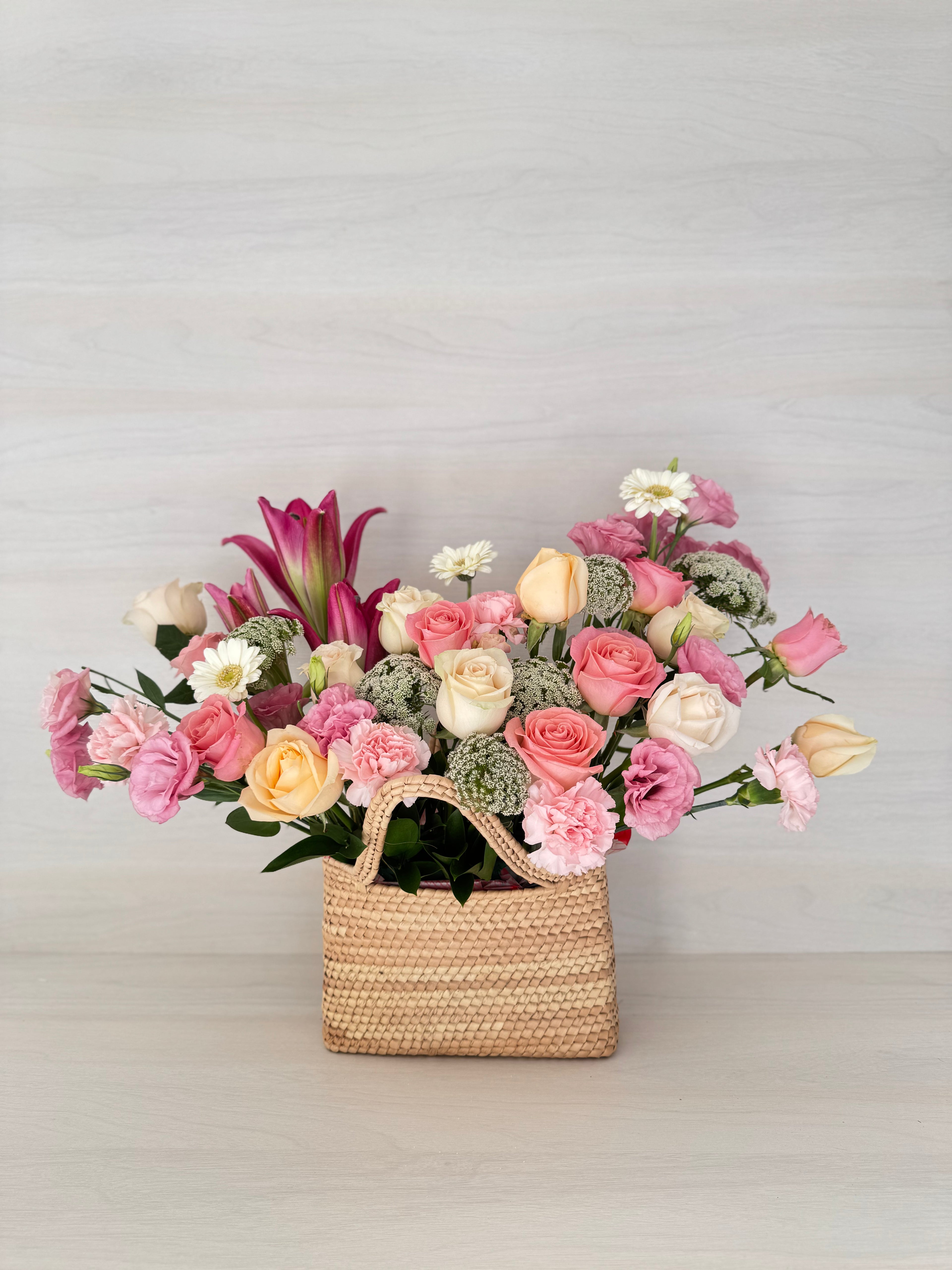 Arreglo Lily con rosas y gerberas
