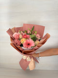 Ramo con rosas, tulipanes y gerberas