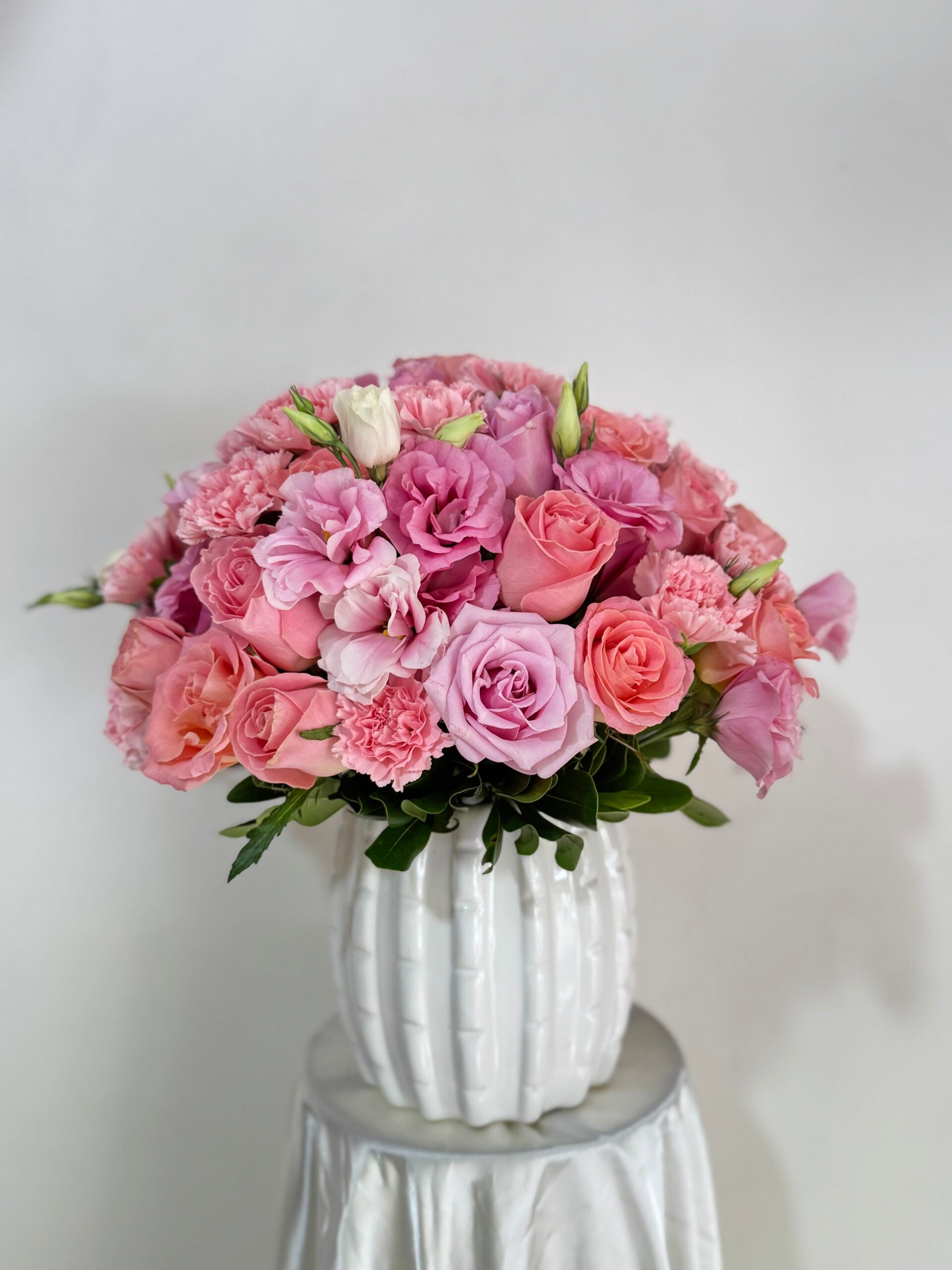 Arreglo de lisianthus y rosas