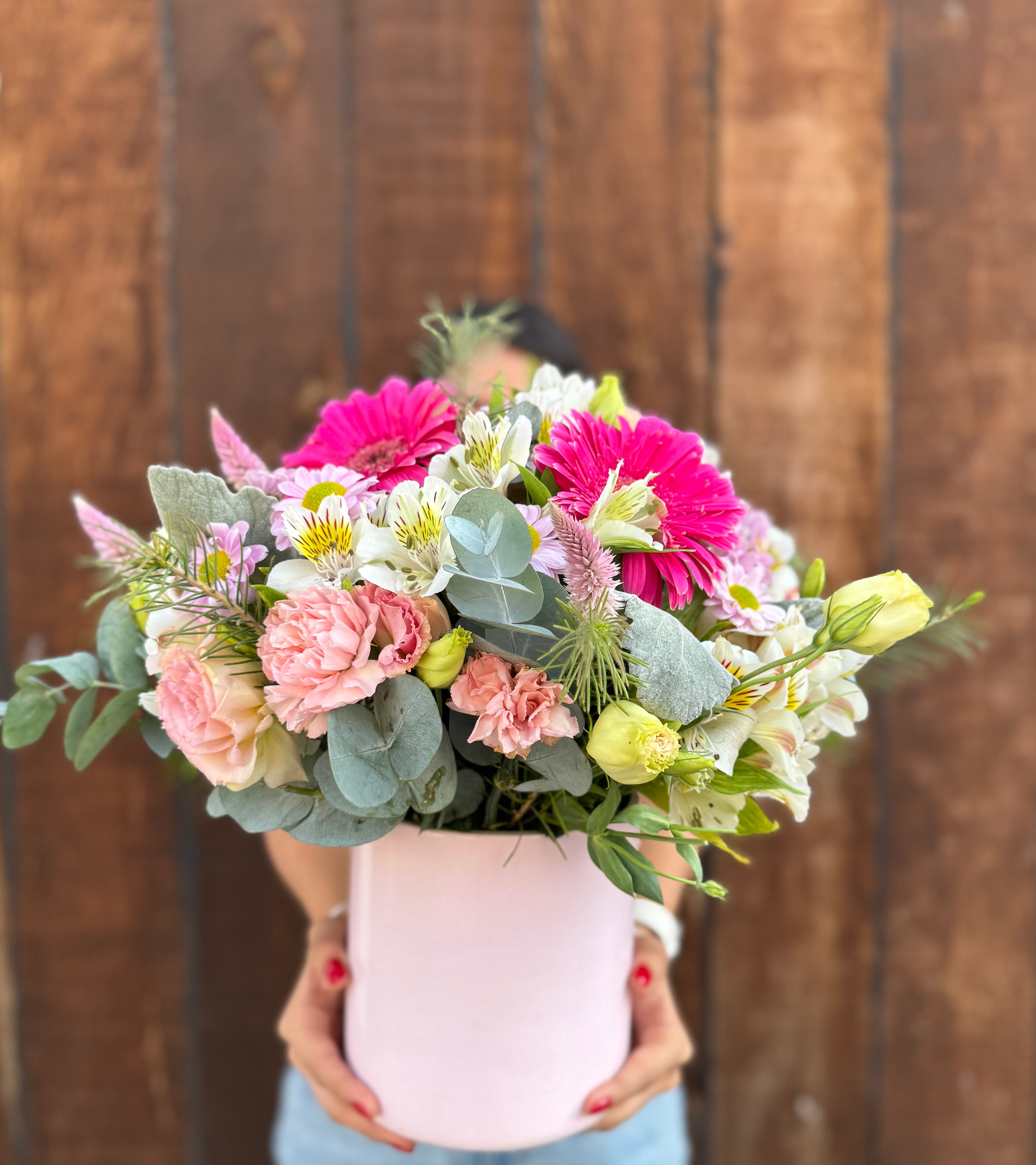 Arreglo grande con gerberas y rosas