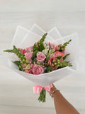 Ramo de rosas en tonos rosa