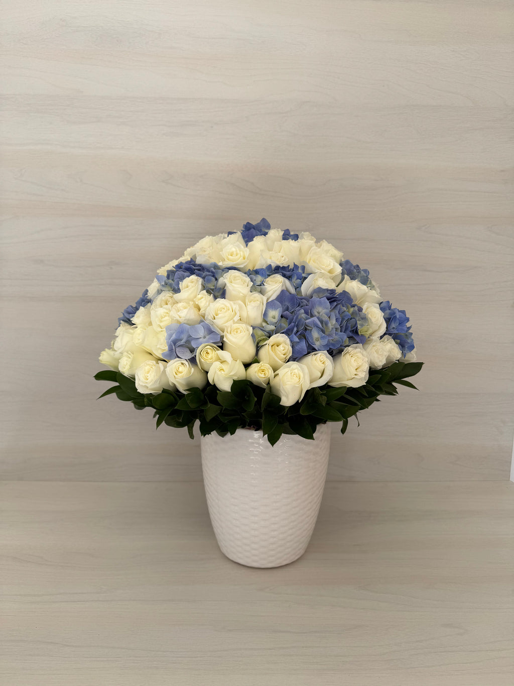Arreglo de Hortensia y rosas