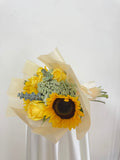 Ramo de girasoles y rosas amarillas