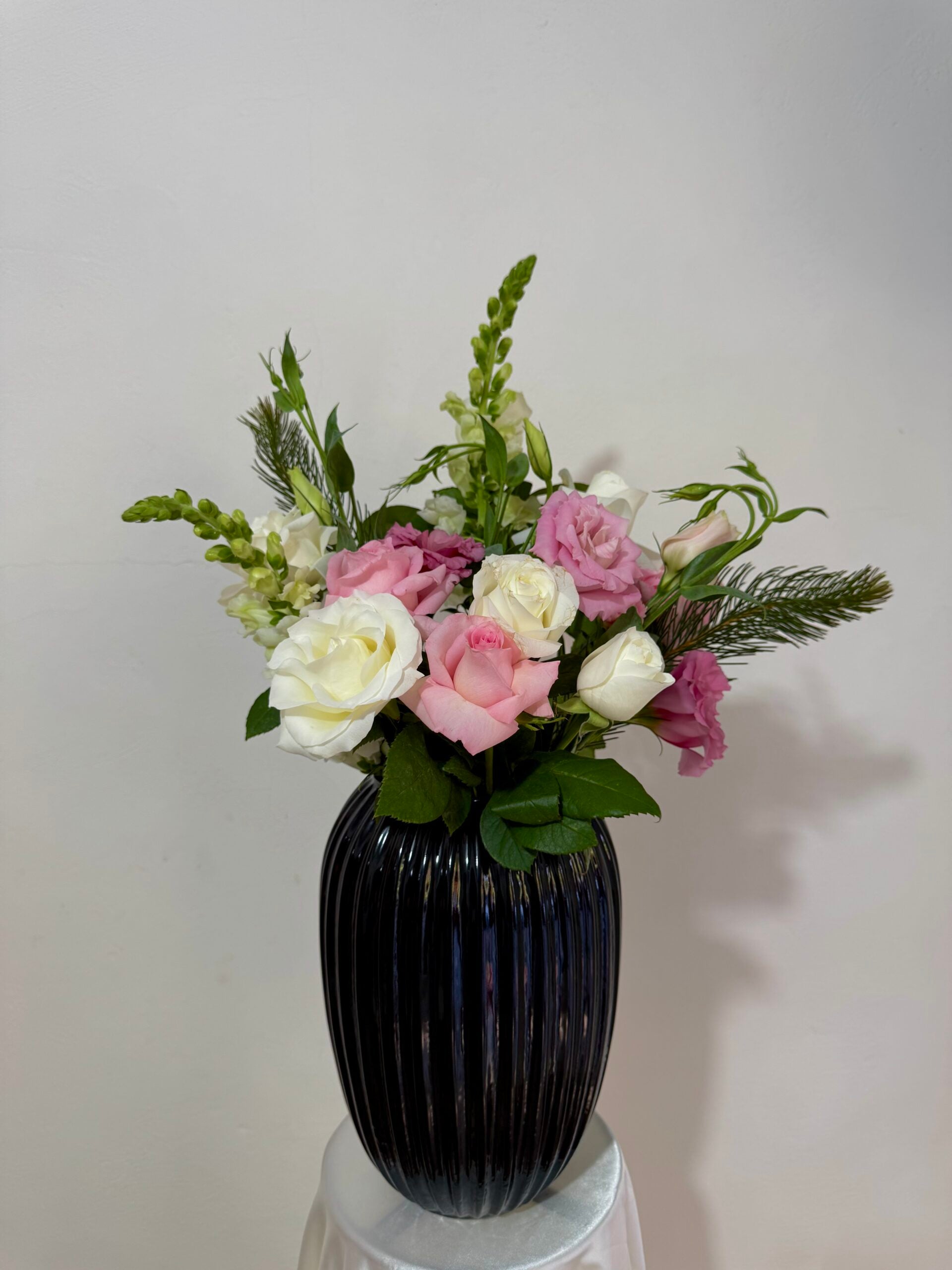 Florero de rosas, lisianthus