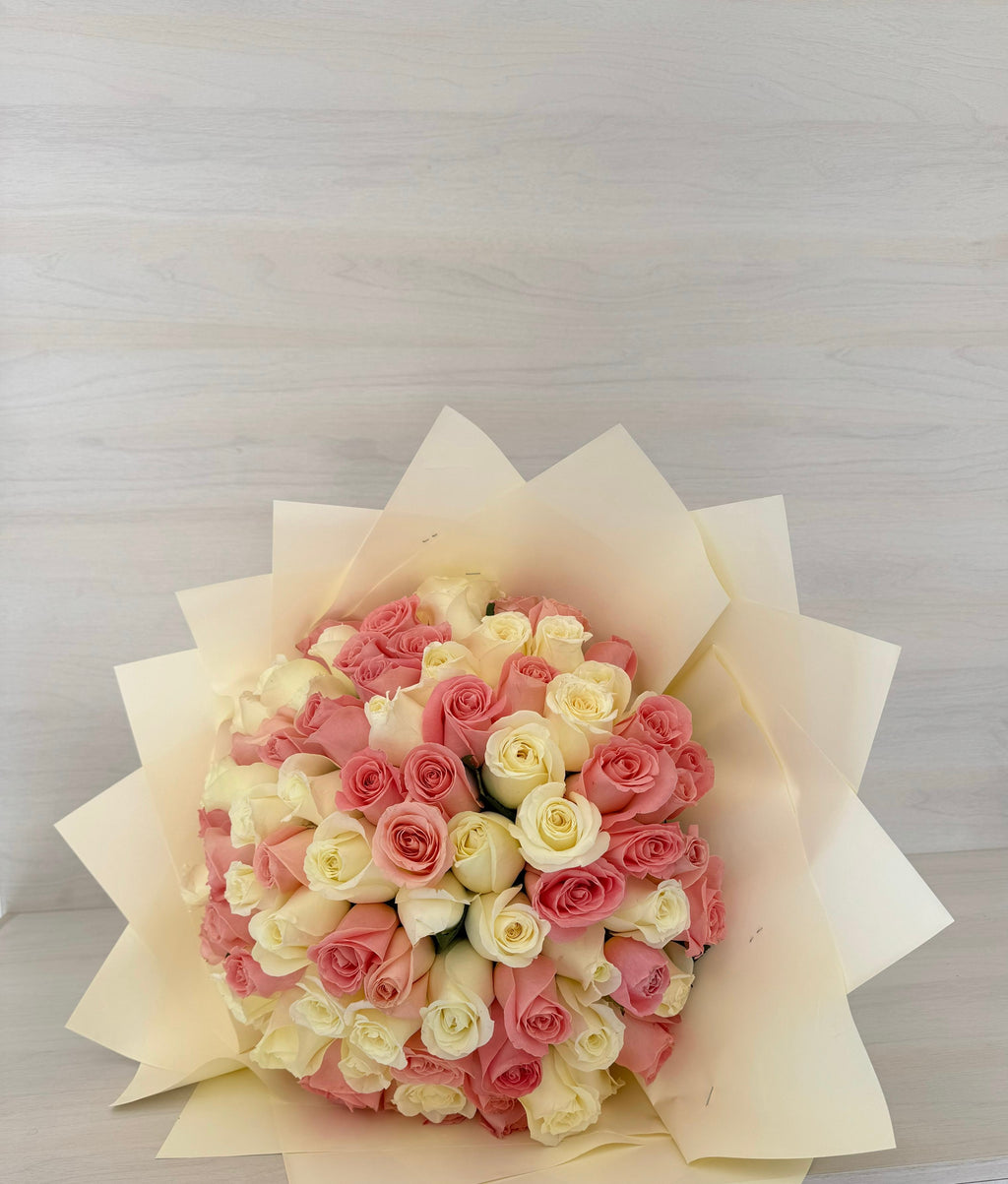 Ramo de 100 rosas rosas y blancas